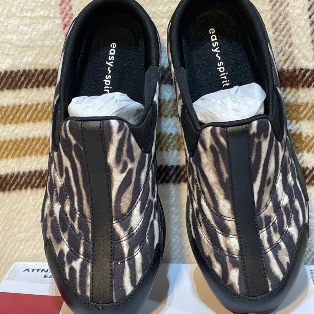 Easy Spirit Travel Time zebra  print sneakers, size 6